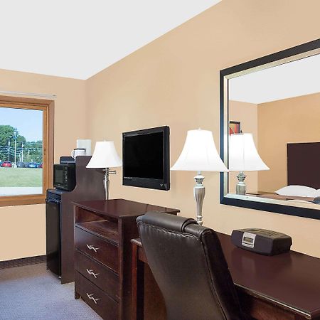 Super 8 By Wyndham Sheboygan Wi Motel Eksteriør billede