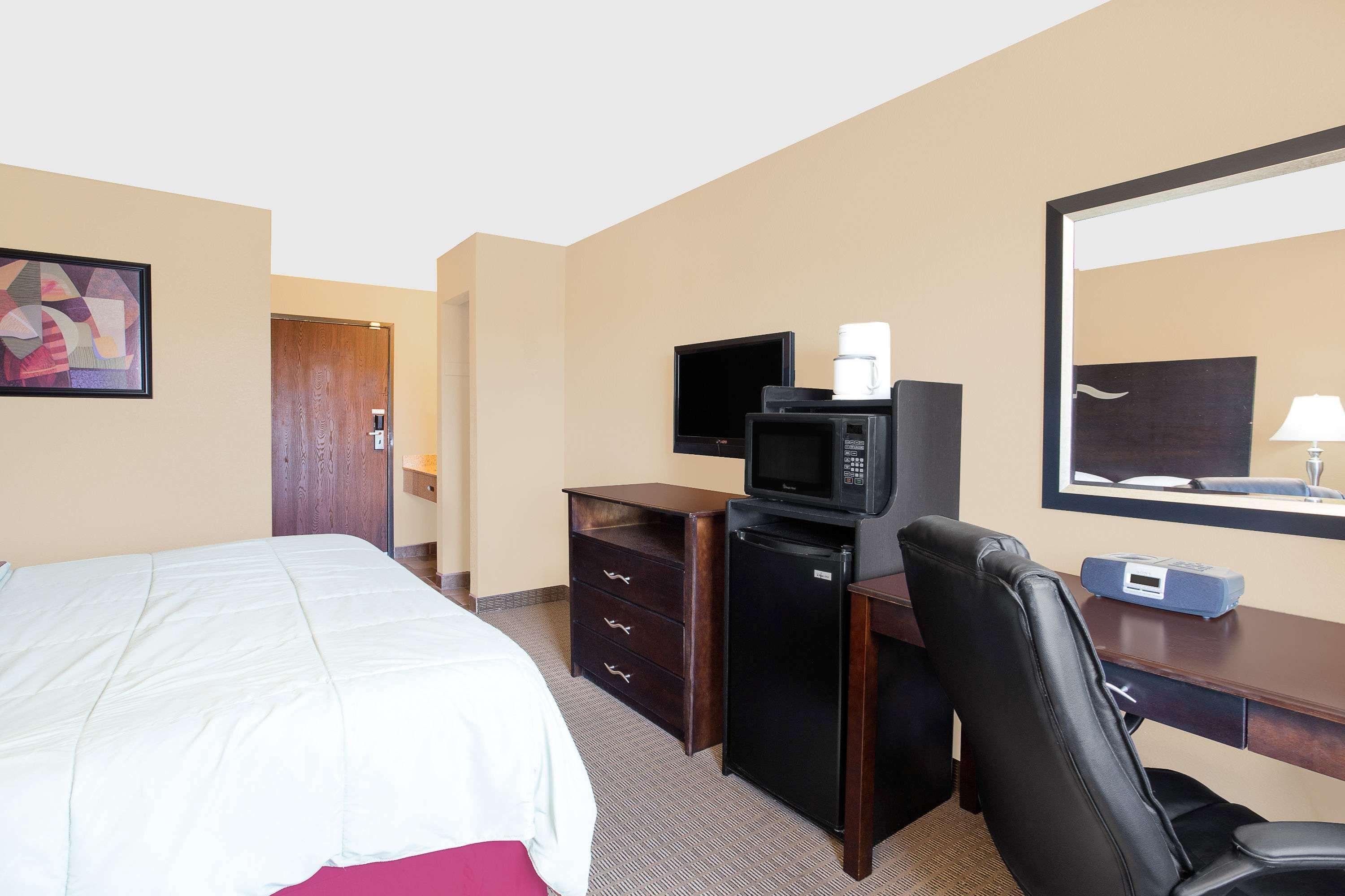 Super 8 By Wyndham Sheboygan Wi Motel Eksteriør billede