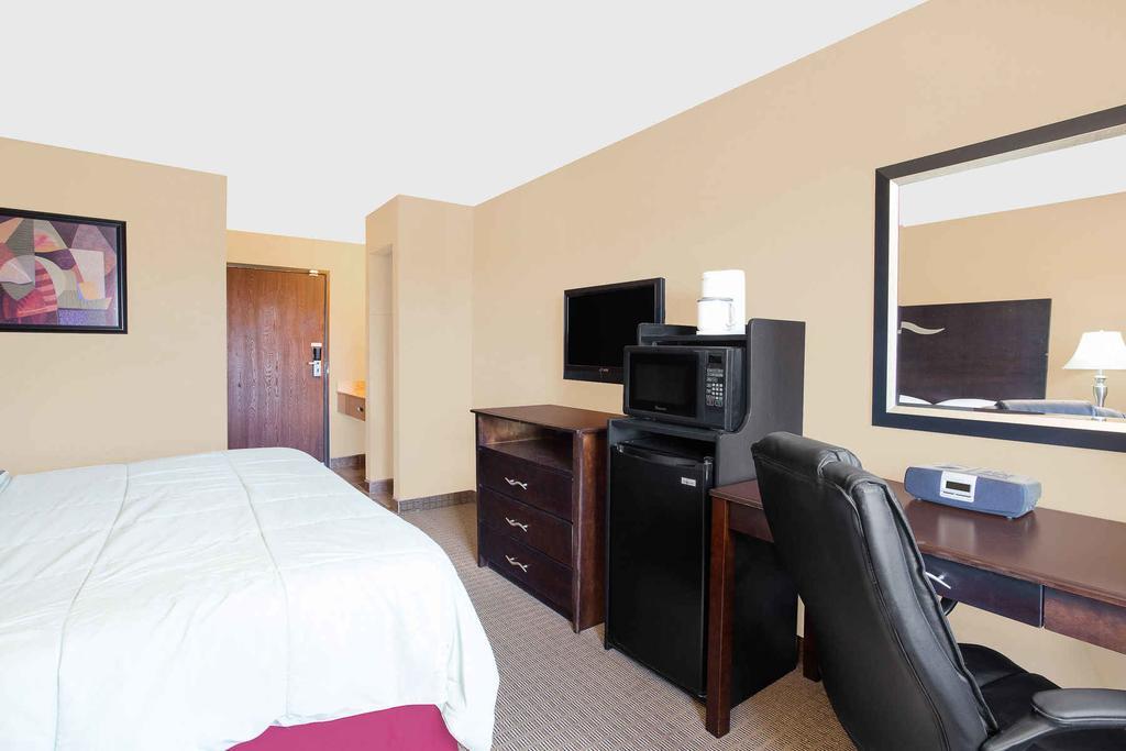 Super 8 By Wyndham Sheboygan Wi Motel Eksteriør billede